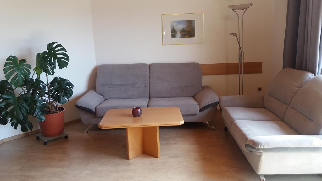 אננהיים Gaestehaus Tarmann מראה חיצוני תמונה
